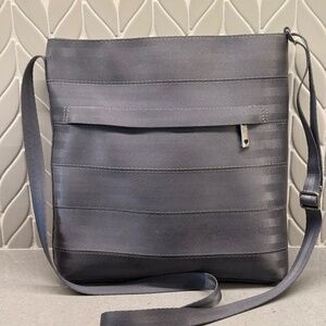 Harveys Streamline Crossbody in Gray